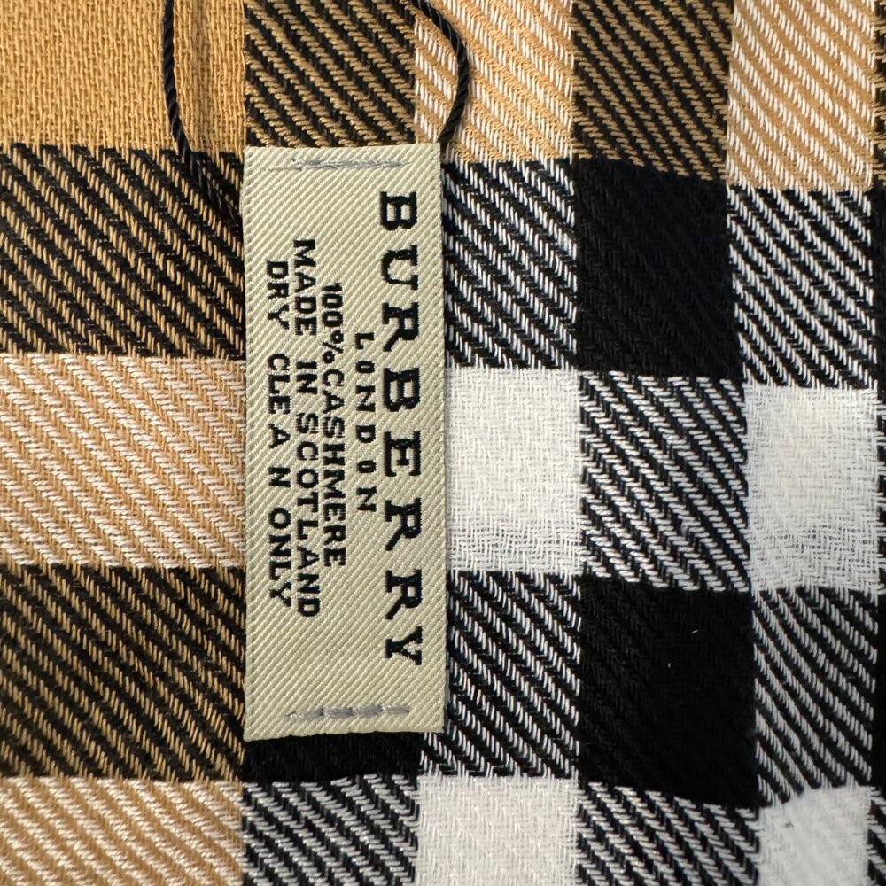 Burberry PQ Lightweight Scarft - Picture 3 of 4